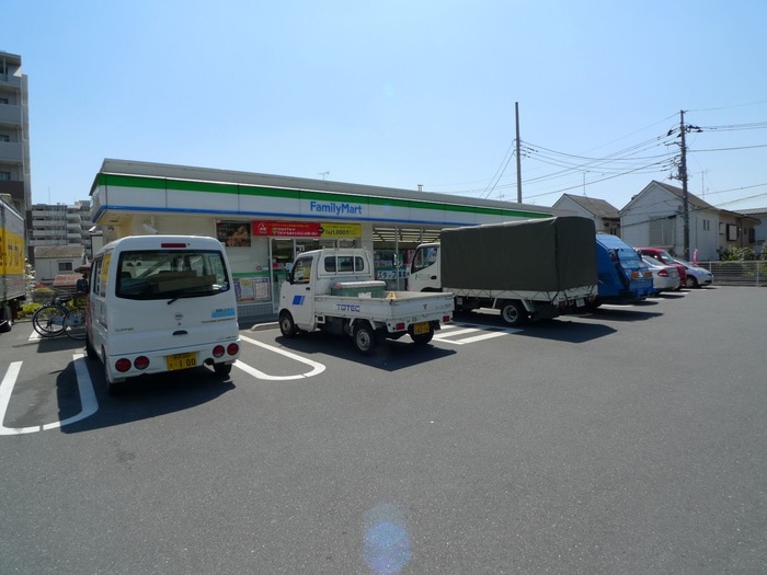 ファミリーマート(コンビニ)まで461m ラシーネ藤ノ木