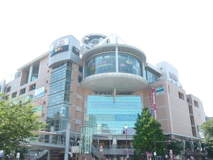 聖蹟桜ヶ丘OPA(オーパ)(ショッピングセンター/アウトレットモール)まで892m シャングリラ