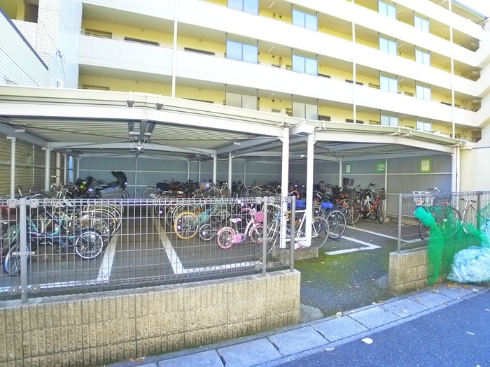 駐輪場 長谷川レジデンス