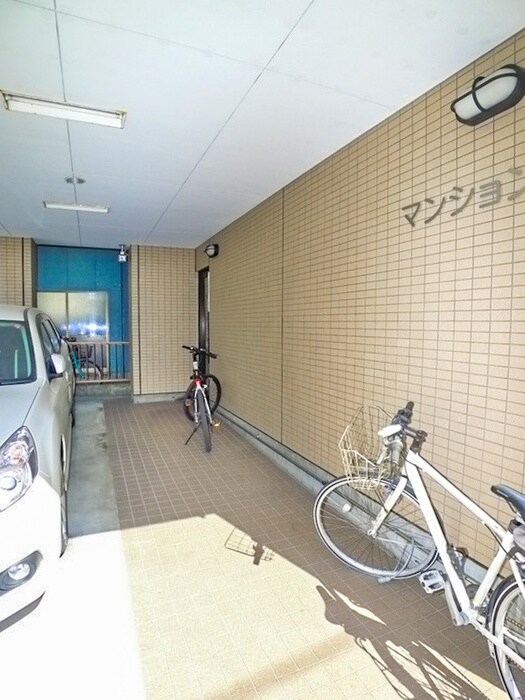 エントランス部分 マンション倉持