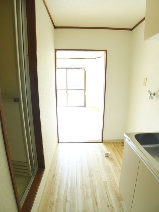 廊下 クラロ・イヅネ