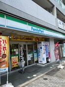 ファミリーマート 初台駅北口店(コンビニ)まで205m ローラン　ハイツ．