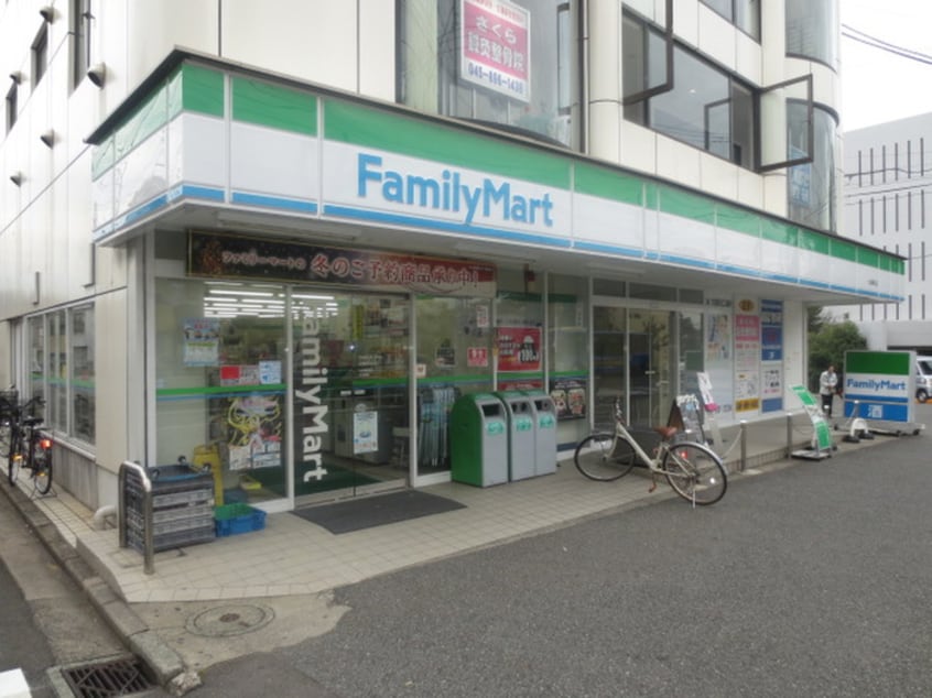 ファミリーマート(コンビニ)まで30m ハイツ横浜