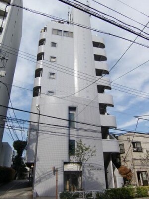 オーガストハウス