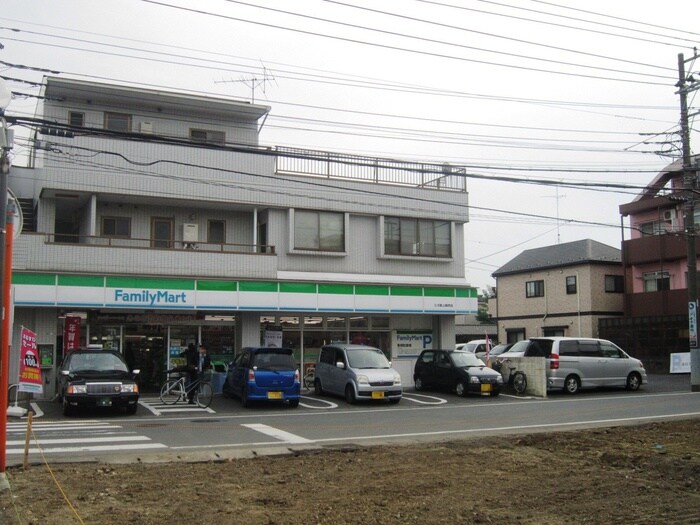 ファミリーマート(コンビニ)まで166m メゾンシュシュ
