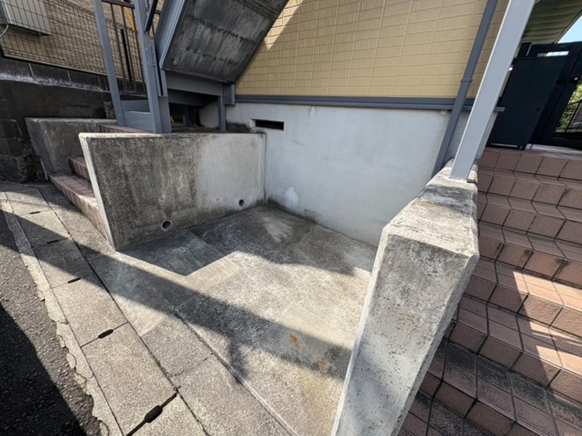 駐輪場 エストゥペンダ希望が丘