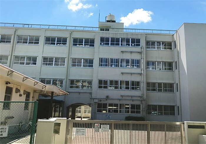 横浜市立希望が丘中学校(中学校/中等教育学校)まで650m エストゥペンダ希望が丘
