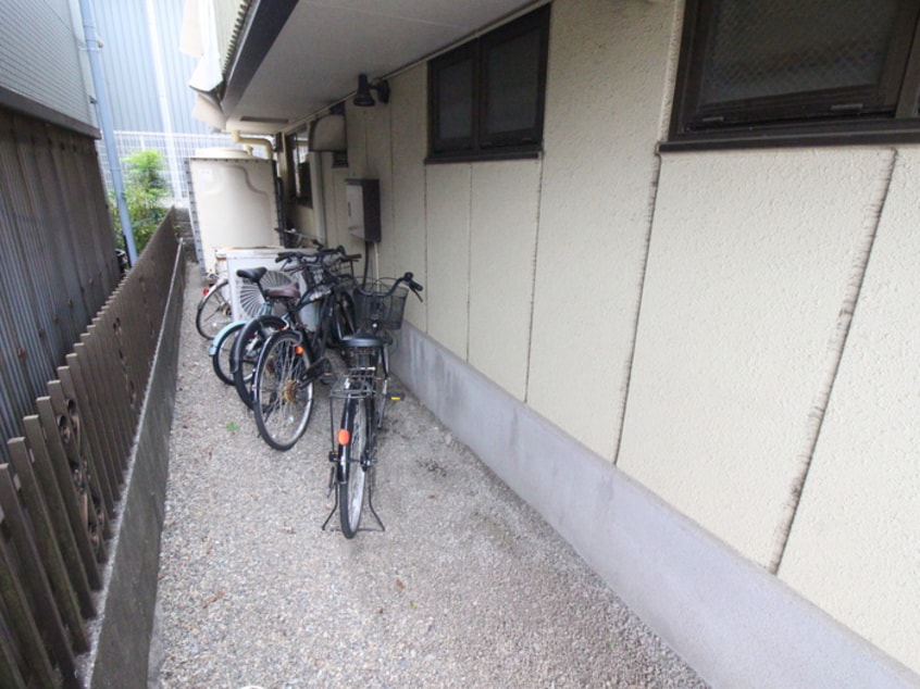 駐輪場 クレスト