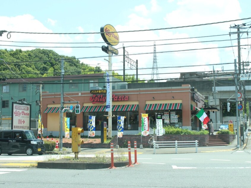 ジョリーパスタ　南大沢店(その他飲食（ファミレスなど）)まで85m コンフィーコーポ