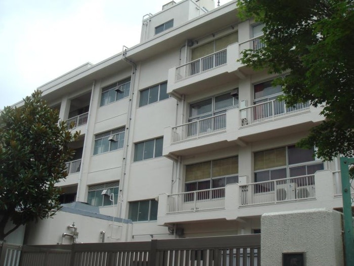 横浜市立名瀬小学校(小学校)まで323m メゾン関口