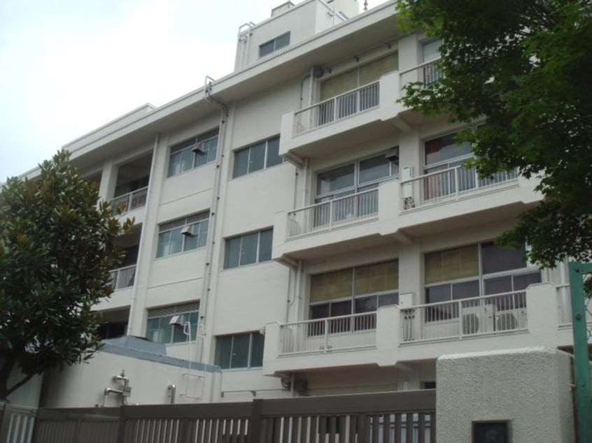 横浜市立名瀬小学校(小学校)まで323m メゾン関口