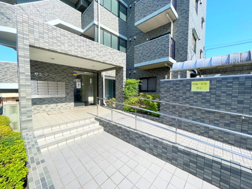 エントランス部分 サングリ－ン