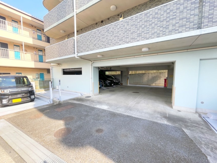 駐車場 サングリ－ン