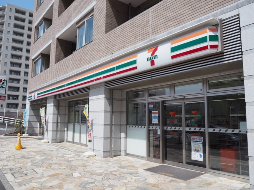 セブンイレブン　川崎新百合ヶ丘東店(コンビニ)まで450m マ・ピエス万福寺２号棟