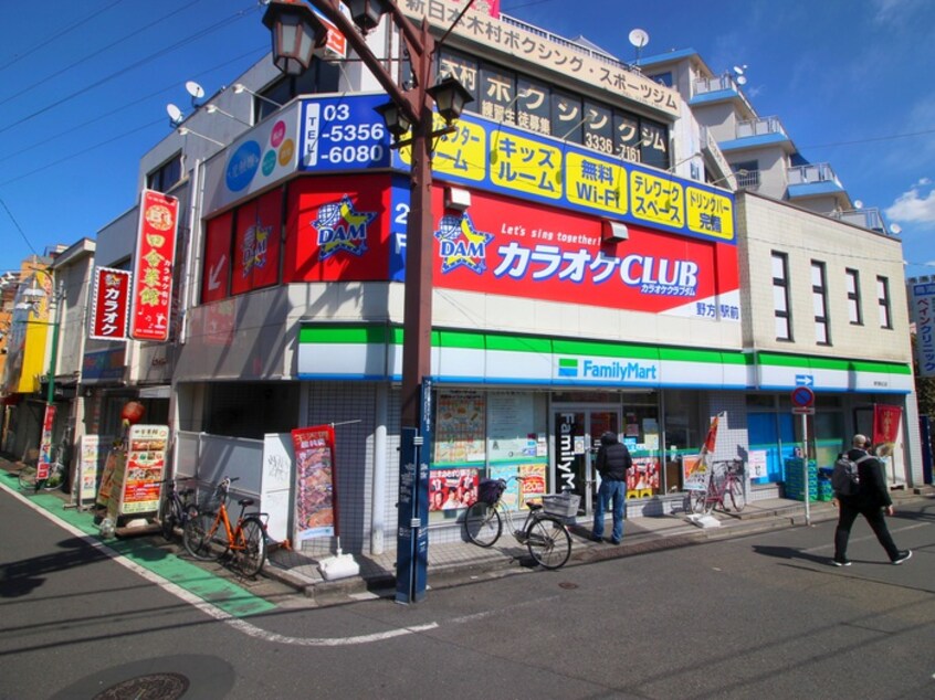 ファミリーマート 野方駅北口店(コンビニ)まで450m ハーモニーテラス若宮Ⅲ