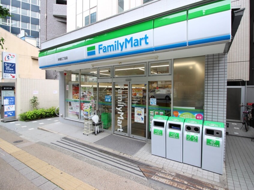 ファミリーマート　本郷5丁目店(ドラッグストア)まで60m メインフィ－ルド本郷