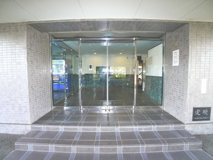 エントランス部分 ガ－デンヒルズ中山