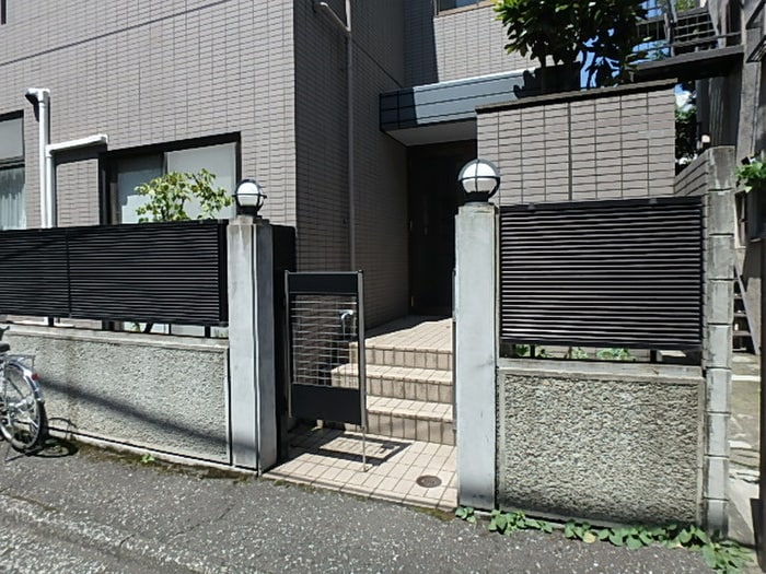 エントランス部分 サンパレス