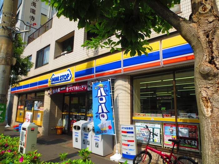 ミニストップ(コンビニ)まで30m ウエスト　ポート