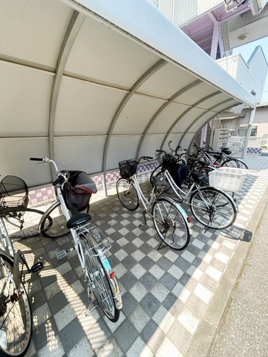 駐輪場 メゾンドアミ