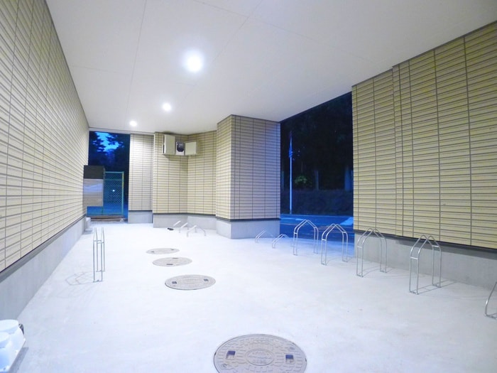 駐輪場 ロイヤルアビコ