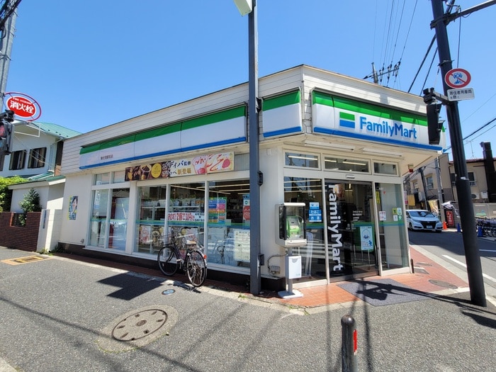 ファミリーマート　東伏見駅前店(コンビニ)まで356m メゾン武蔵関