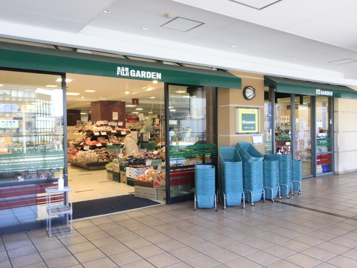 冨士ガーデン青葉台東急スクエア店(スーパー)まで450m アザーレ・バモス青葉台