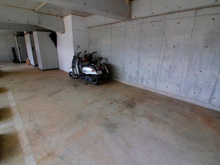 バイク置き場 ストックヒルズ