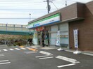 ファミリーマート東村山八坂駅前店(コンビニ)まで310m リブリ・Ｌｕｎａ　Ｉｓｏｌａ