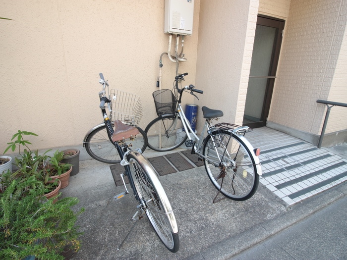 駐輪場 アルベルジュ