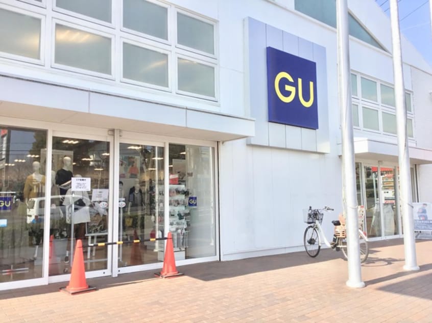 GU横浜都岡店(ショッピングセンター/アウトレットモール)まで304m ビレッジハウス川井宿6号棟