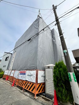 建築中