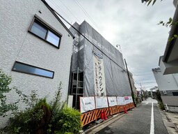 建築中
