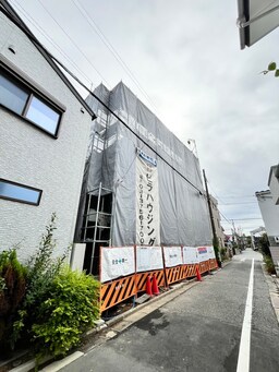建築中