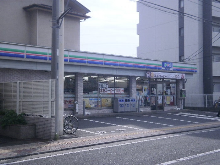 スリーエフ(コンビニ)まで227m エスアイメゾン