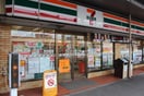 セブンイレブン(コンビニ)まで151m ヴィラフロ－レンス