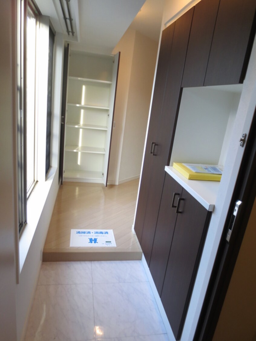 玄関 ラ・ボーン・ヴィ平井