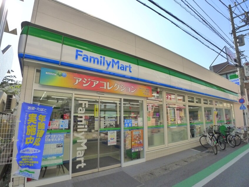 ファミリーマート(コンビニ)まで203m ヴィラ モデナ