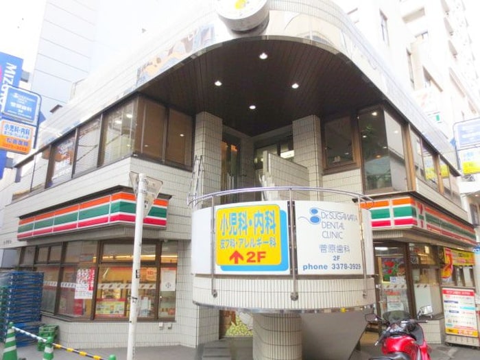 物件(コンビニ)まで223m La Grue Ⅱ(ﾗｸﾞﾙ-ｴ2)