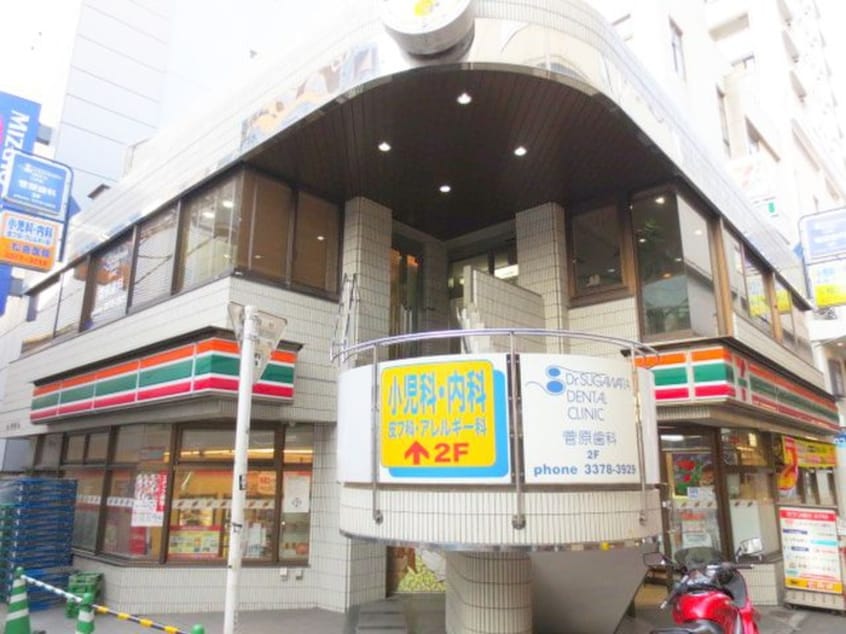 物件(コンビニ)まで223m La Grue Ⅱ(ﾗｸﾞﾙ-ｴ2)