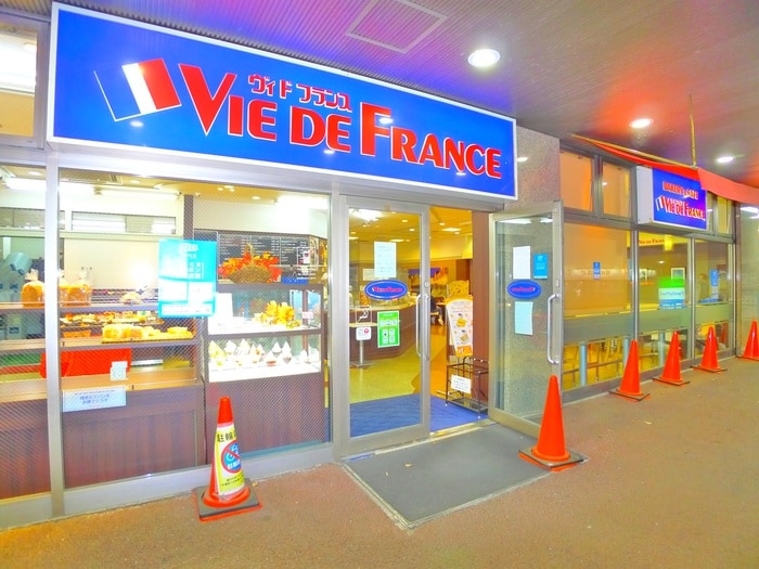 ヴィドフランス(その他飲食（ファミレスなど）)まで160m VillageHouse王子台