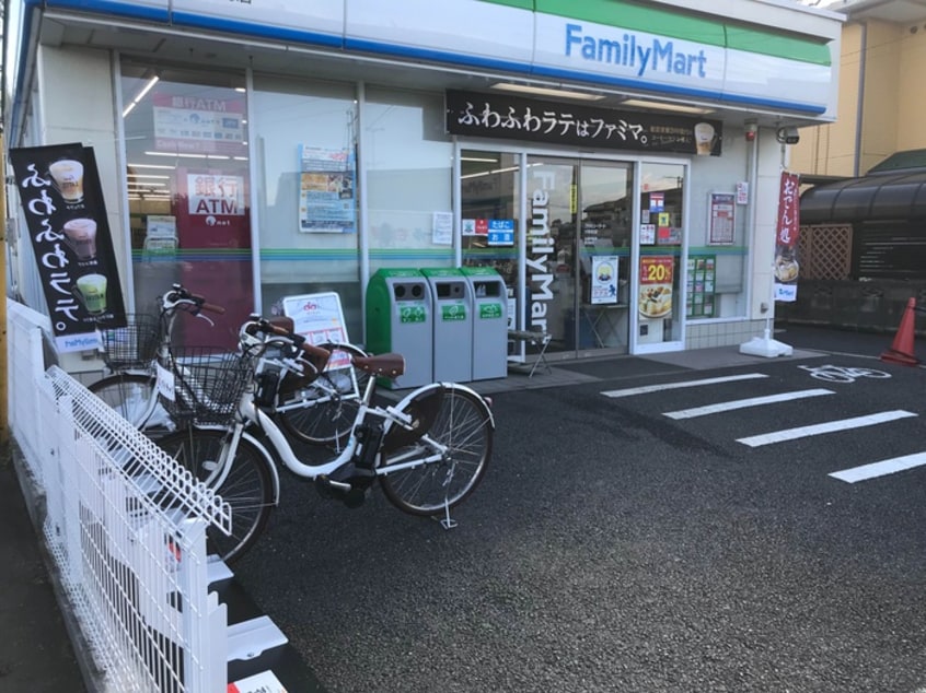 ファミリーマート 川和町(コンビニ)まで750m ハロ－モ－リィ