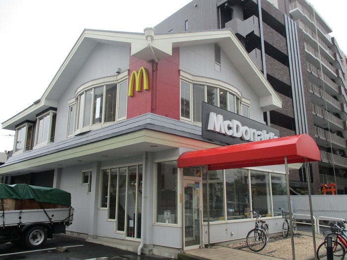 マクドナルド１５号新子安店(ファストフード)まで381m さくら新子安
