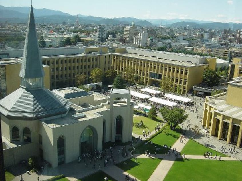 青山学院(大学/短大/専門学校)まで1300m メ－プルガ－デン