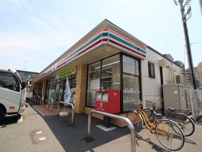 セブン-イレブン(コンビニ)まで297m ファインべル北綾瀬Ⅱ