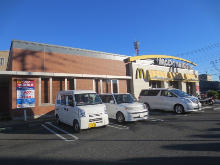 マクドナルド　足立六町店(ファストフード)まで677m ファインべル北綾瀬Ⅱ