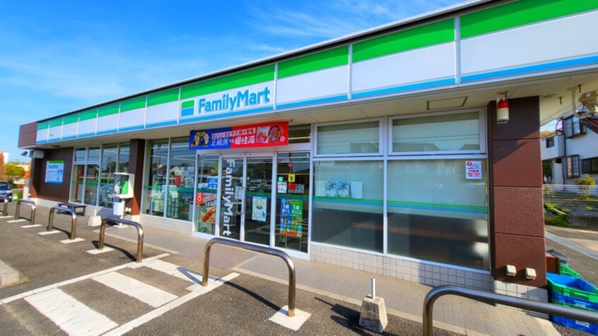 ファミリーマート(コンビニ)まで379m 仮)KEIAIRESIDENCE北上尾Ⅱ