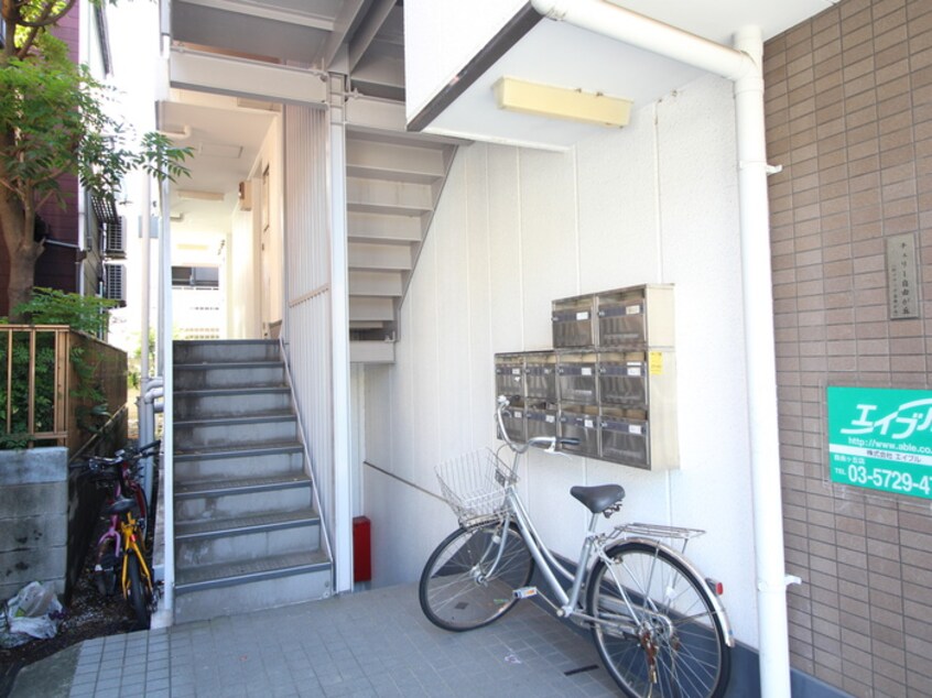 エントランス部分 チェリー自由が丘