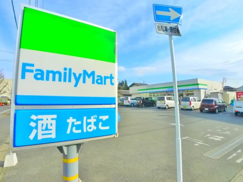 ファミリーマート(コンビニ)まで200m Ka-na maisonくぬぎ山Ⅳ