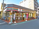 セブンイレブン喜多見駅前店(コンビニ)まで322m パークサイドビレッジ